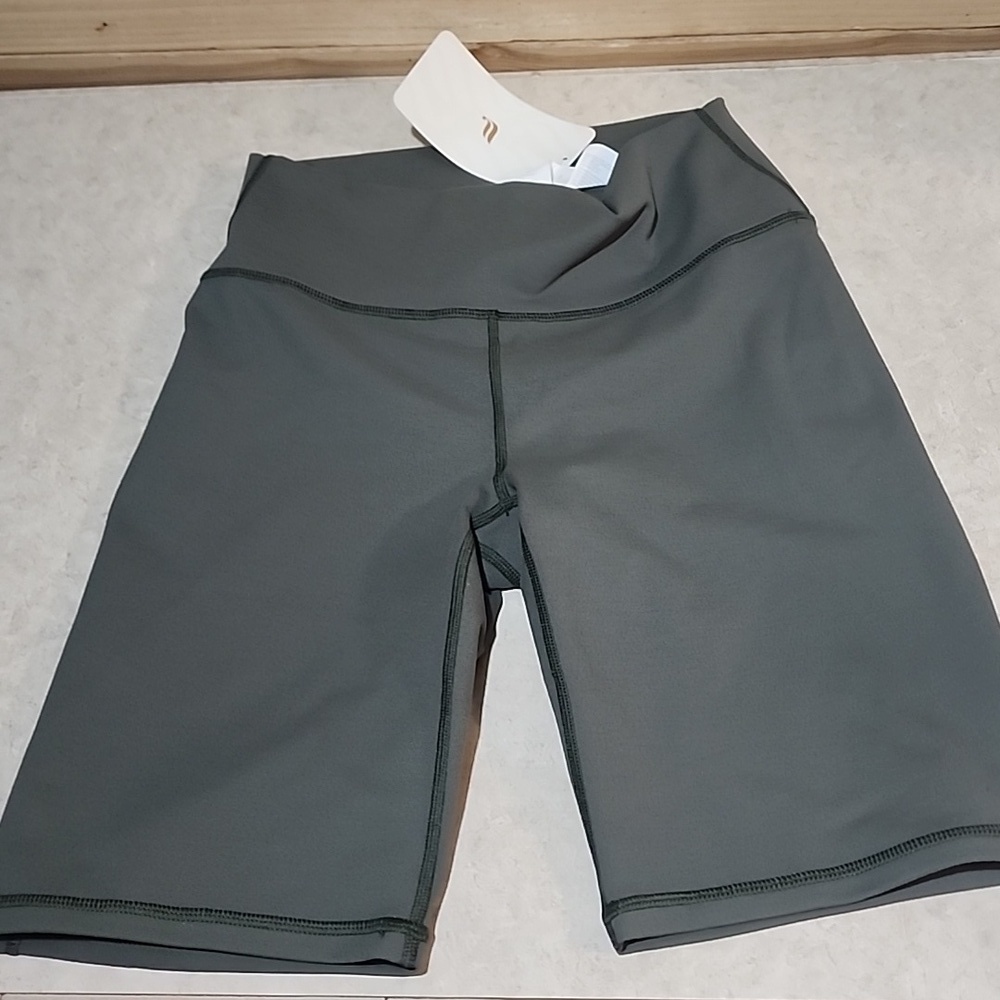 Fabletics High Waisted Powerhold shorts size small NWT